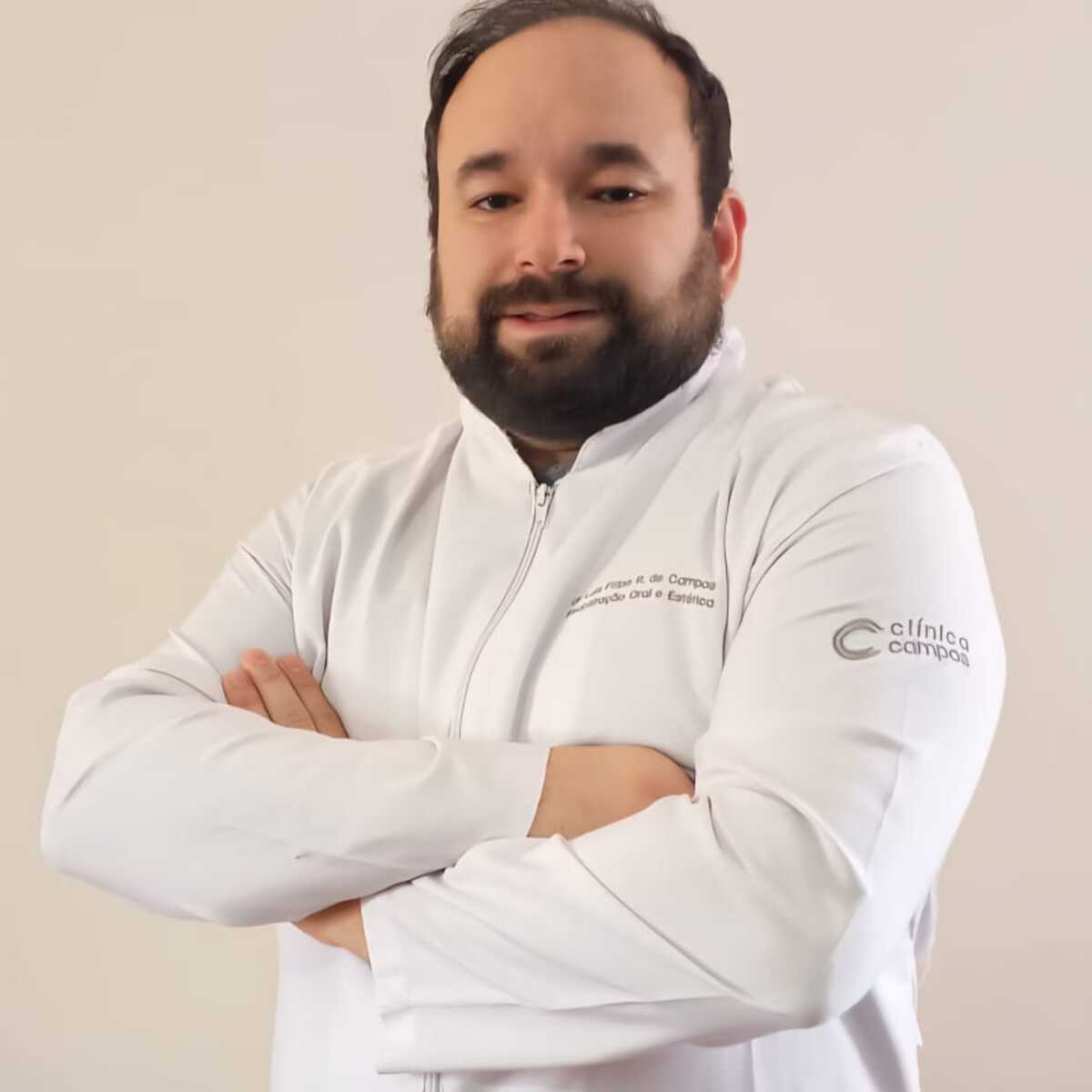 Retrato do Dr. Luis Filipe Ribeiro de Campos, especialista em implantes e imagem